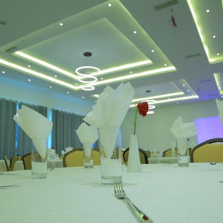Check Inn Hotel Αντίς Αμπέμπα Εξωτερικό φωτογραφία