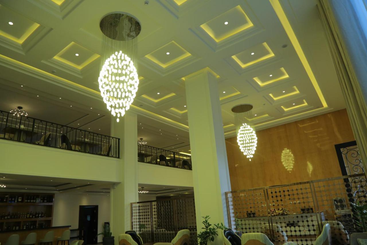 Check Inn Hotel Αντίς Αμπέμπα Εξωτερικό φωτογραφία