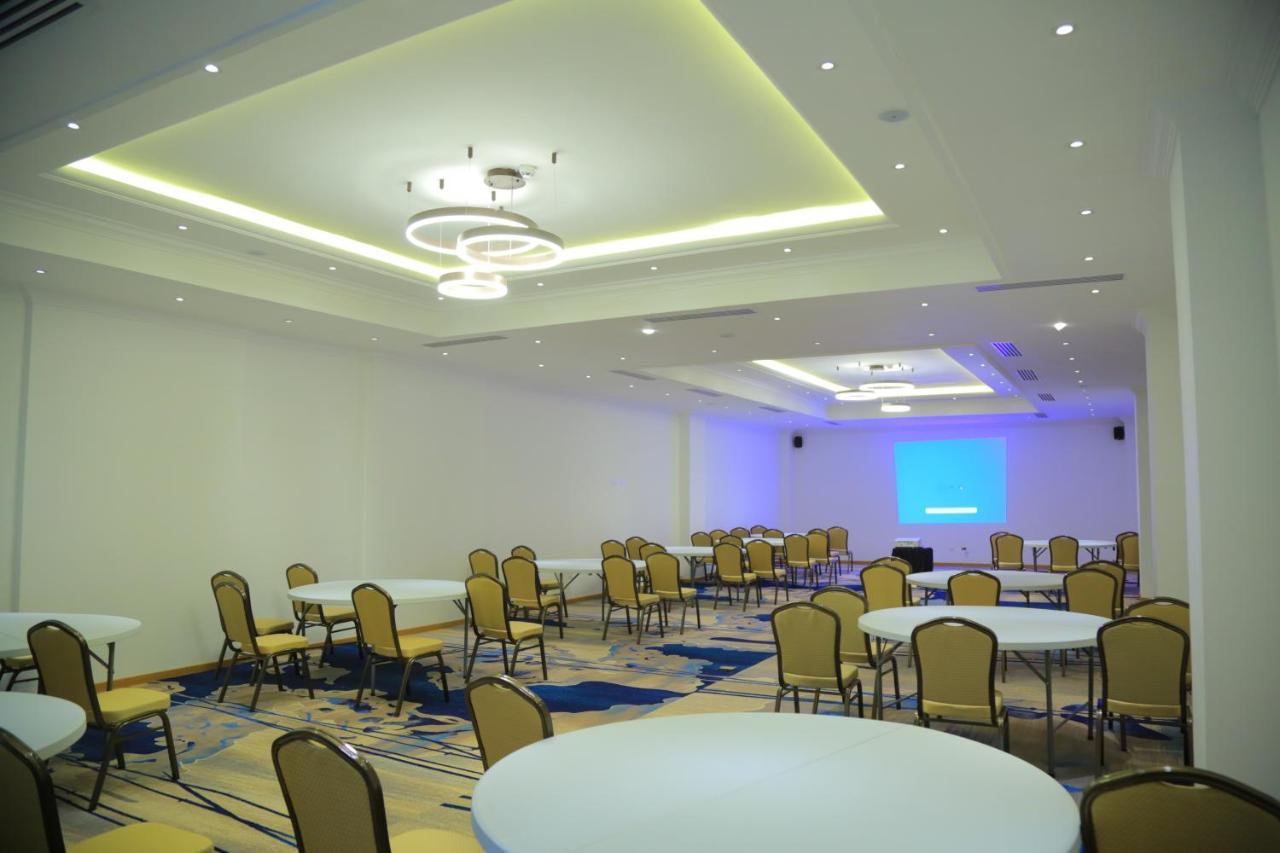 Check Inn Hotel Αντίς Αμπέμπα Εξωτερικό φωτογραφία