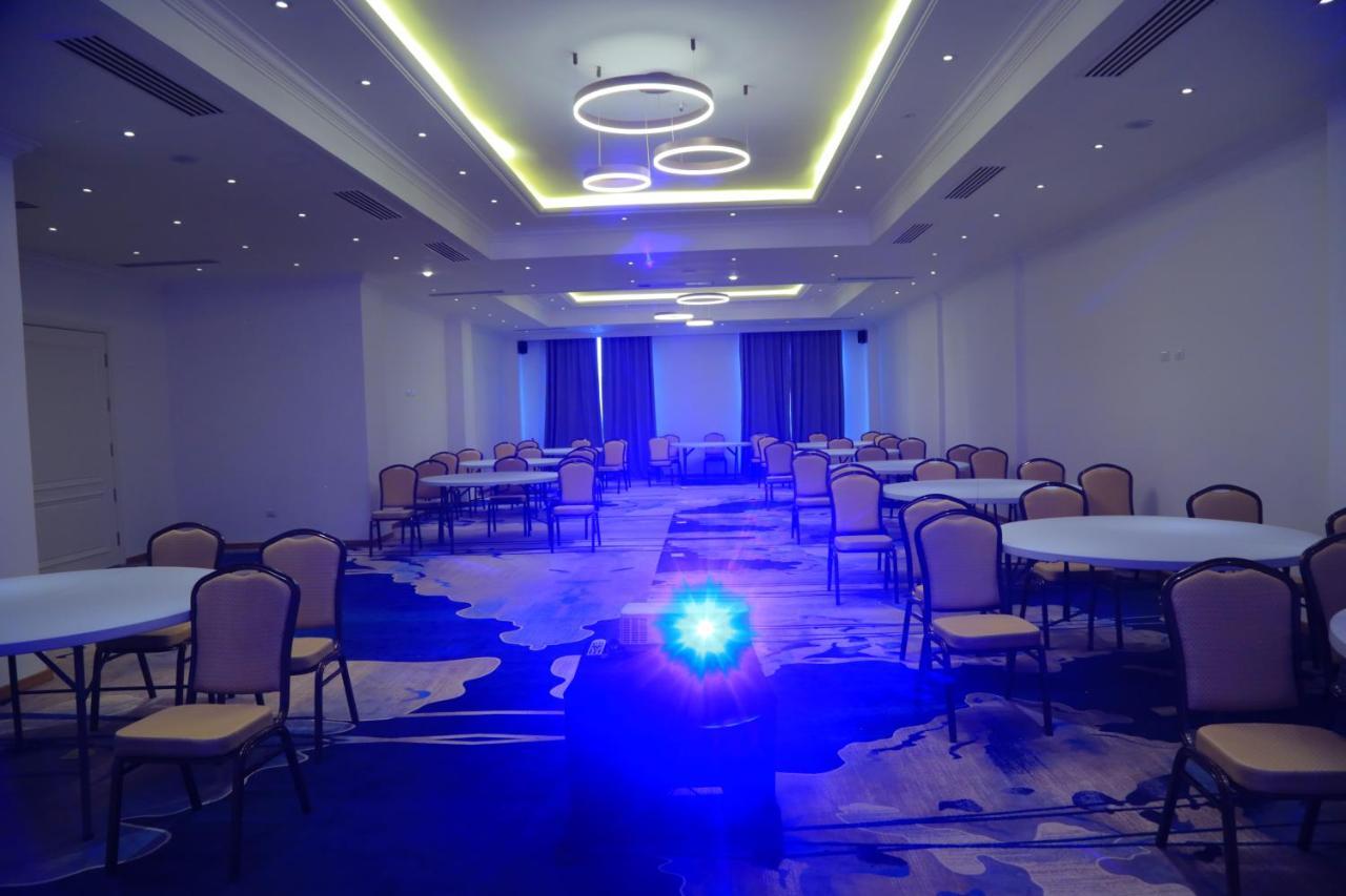 Check Inn Hotel Αντίς Αμπέμπα Εξωτερικό φωτογραφία