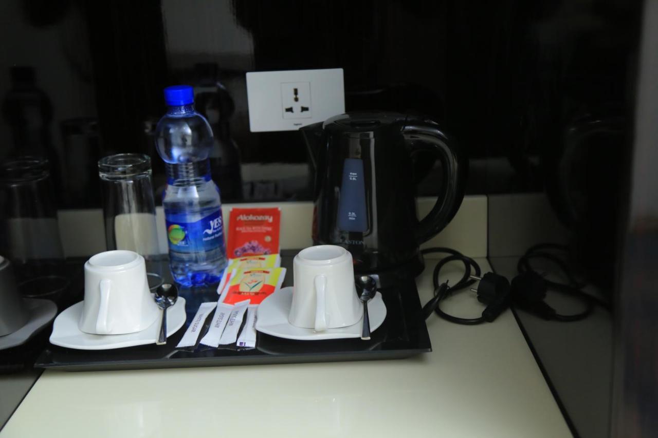 Check Inn Hotel Αντίς Αμπέμπα Εξωτερικό φωτογραφία