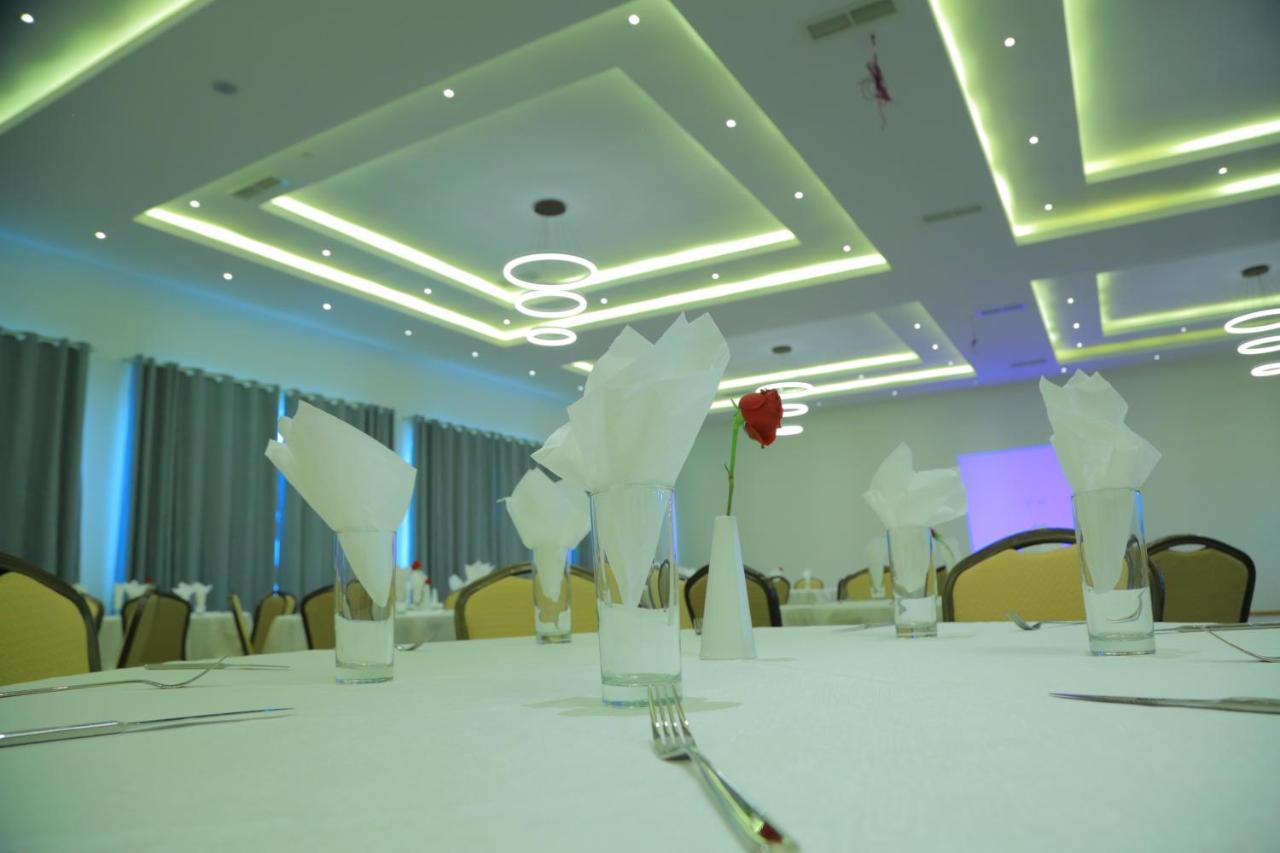 Check Inn Hotel Αντίς Αμπέμπα Εξωτερικό φωτογραφία
