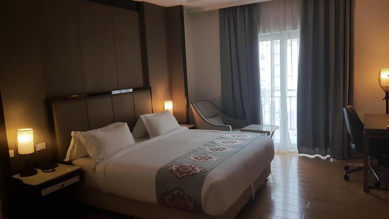 Check Inn Hotel Αντίς Αμπέμπα Εξωτερικό φωτογραφία