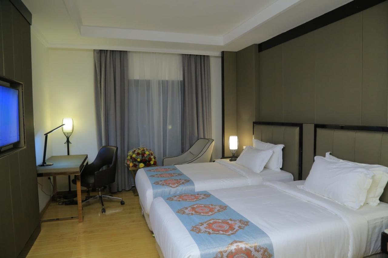 Check Inn Hotel Αντίς Αμπέμπα Εξωτερικό φωτογραφία