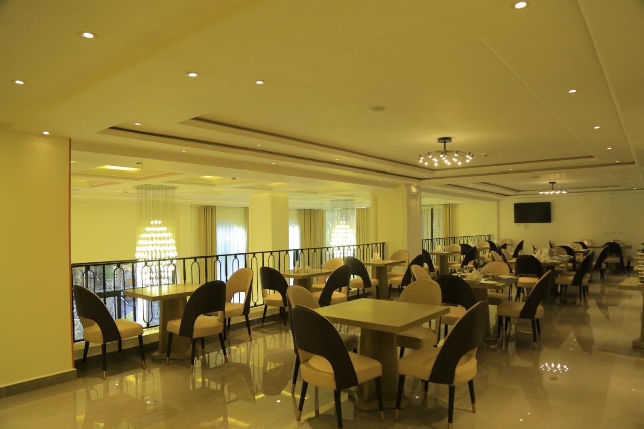 Check Inn Hotel Αντίς Αμπέμπα Εξωτερικό φωτογραφία